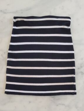 Vintage Express Striped Black and White Stretch Pencil Skirt.